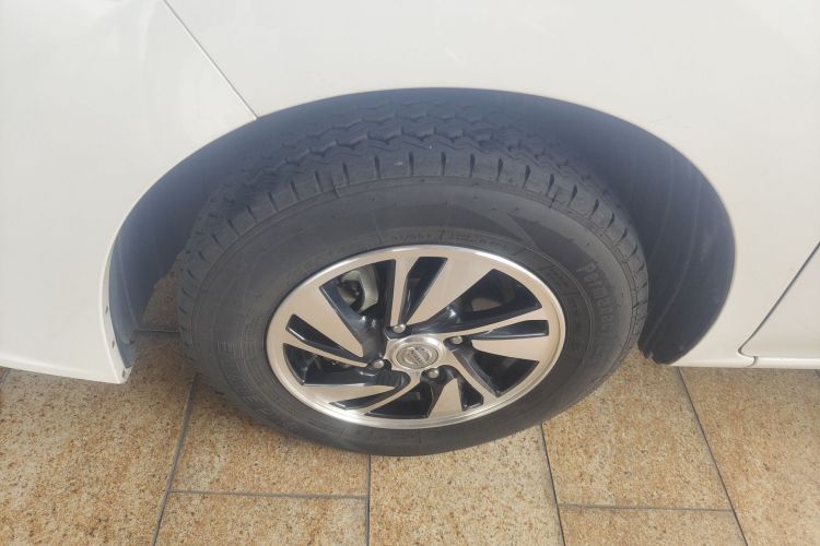 日产NV200 2016款 改款 1.6L CVT尊享型车身外观6006