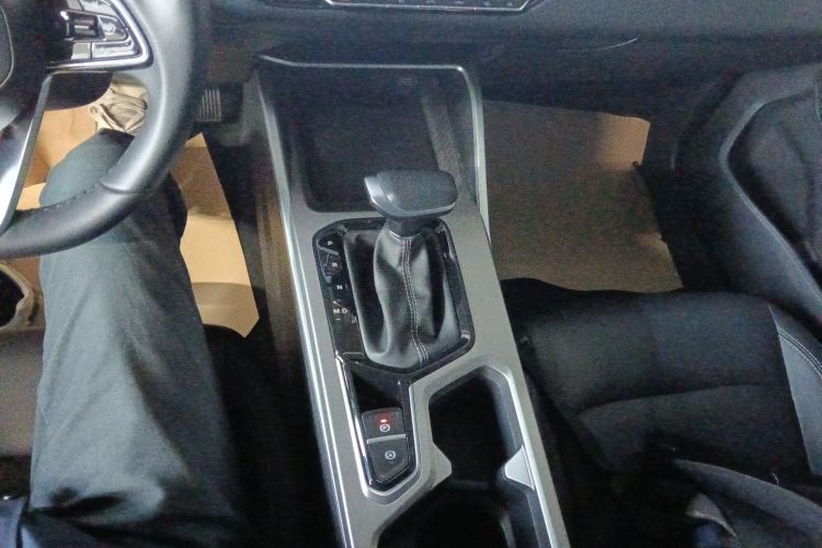 吉利汽车 帝豪 2025款 第4代 1.5L CVT龙腾版中控内饰18