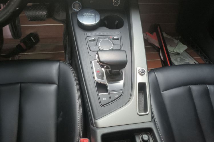 奥迪A4L 2019款 40 TFSI 进取型 国VI中控内饰18