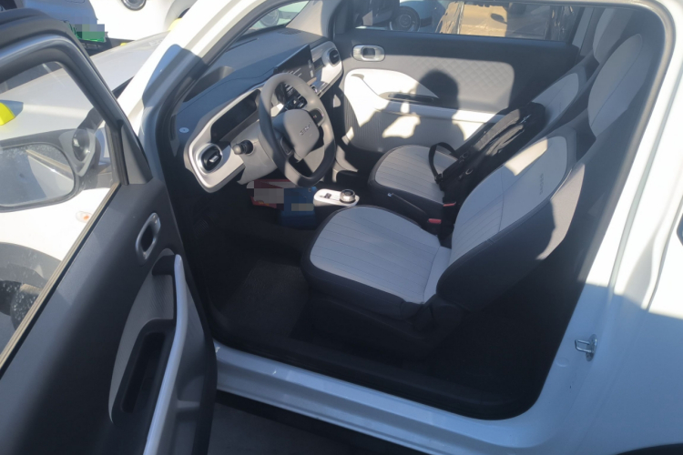 吉利银河 2025款 210km 熊猫骑士中控内饰7003