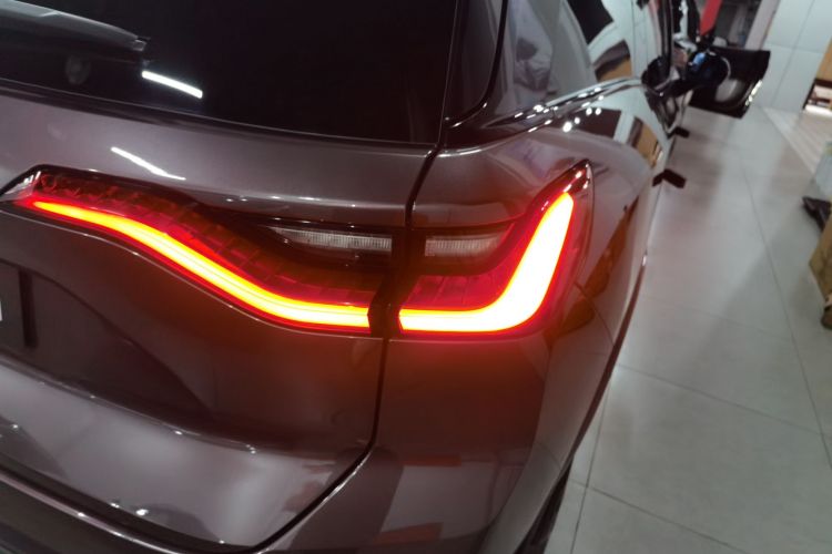 蔚来ES8 2018款 355KM 基准版 七座版车身外观6006