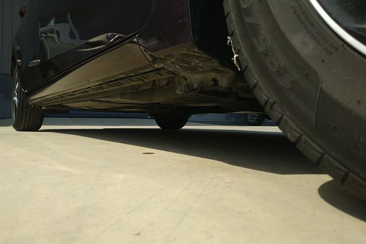 丰田 雷凌 2017款 改款双擎 1.8H GS E-CVT精英天窗版 国V机舱底盘29