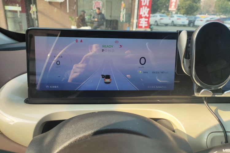 五菱汽车 五菱缤果 2023款 333km 灵犀互联+款中控内饰14