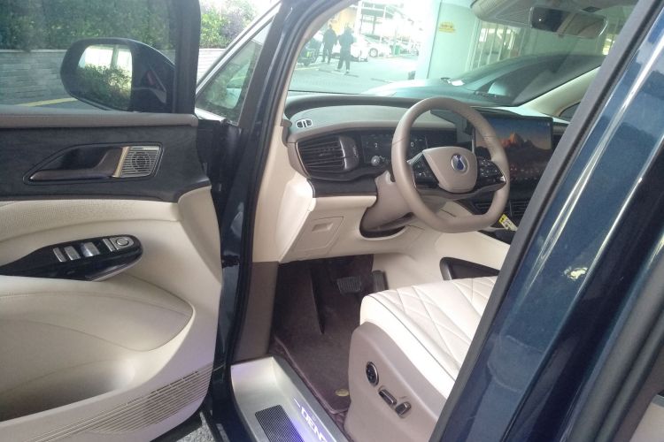 腾势D9 2022款 DM-i 1040 尊贵型中控内饰7003