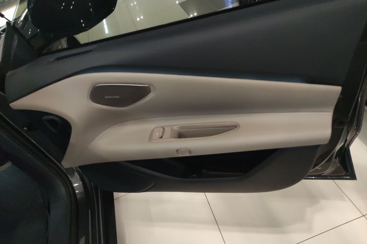 领克Z10 2024款 95kWh 766km后驱Max中控内饰7005