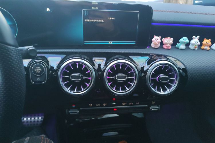 奔驰CLA 2021款 CLA 200中控内饰16