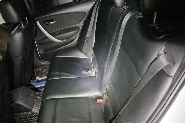 宝马1系(进口) 2008款 120i 自动挡中控内饰21