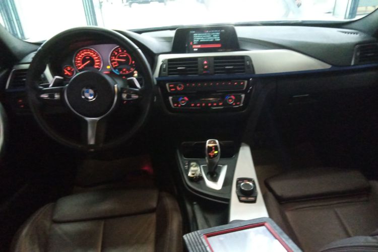 宝马3系 2019款 320i M运动套装中控内饰12