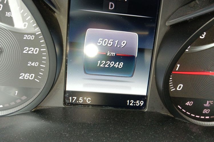 奔驰C级 2017款 改款 C 200 运动版中控内饰15