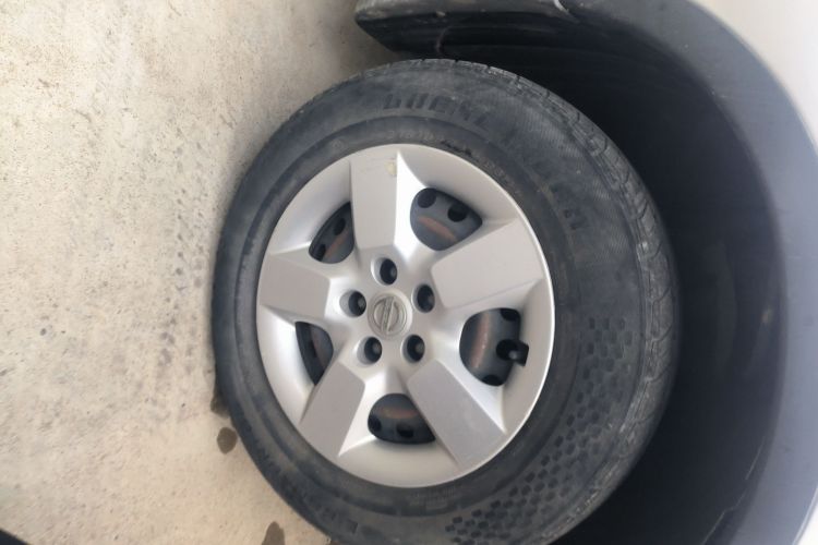 日产 逍客 2012款 1.6XE 风 5MT 2WD车身外观6007