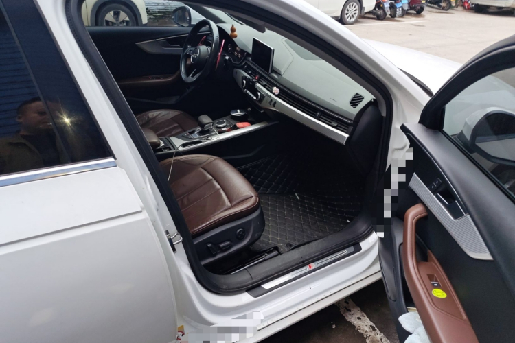 奥迪A4L 2018款 30周年年型 40 TFSI 时尚型局部细节9005