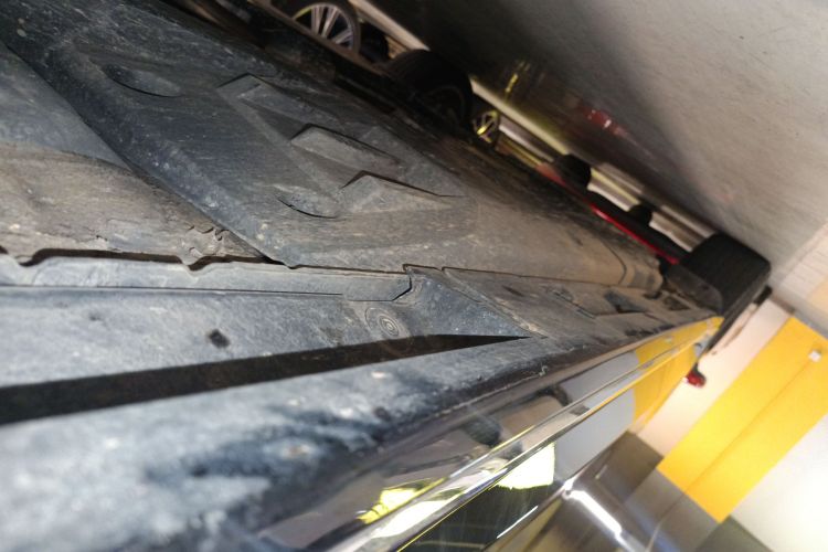 丰田 皇冠 2018款 2.0T 运动版局部细节9001