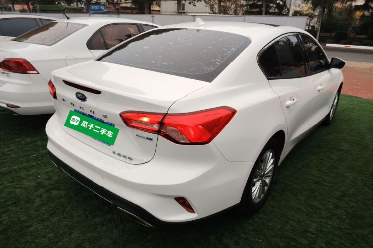福特 福克斯 2021款 三厢 EcoBoost 180 自动锋潮型车身外观7