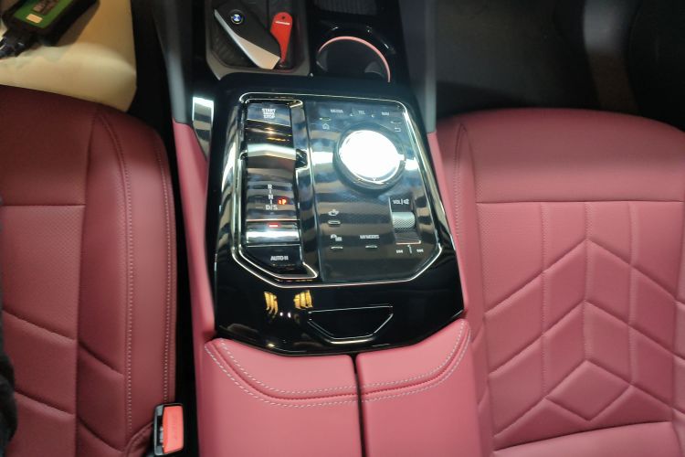 宝马5系 2025款 530Li 领先型 M运动套装中控内饰18