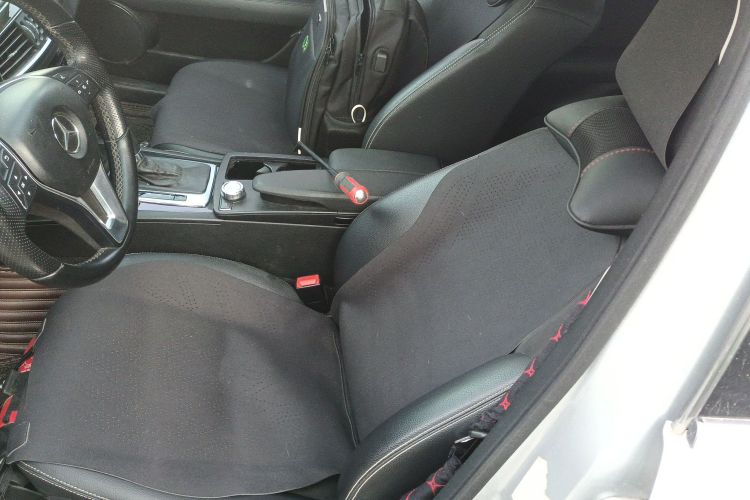 奔驰C级 2013款 C 260 CGI 时尚型局部细节19