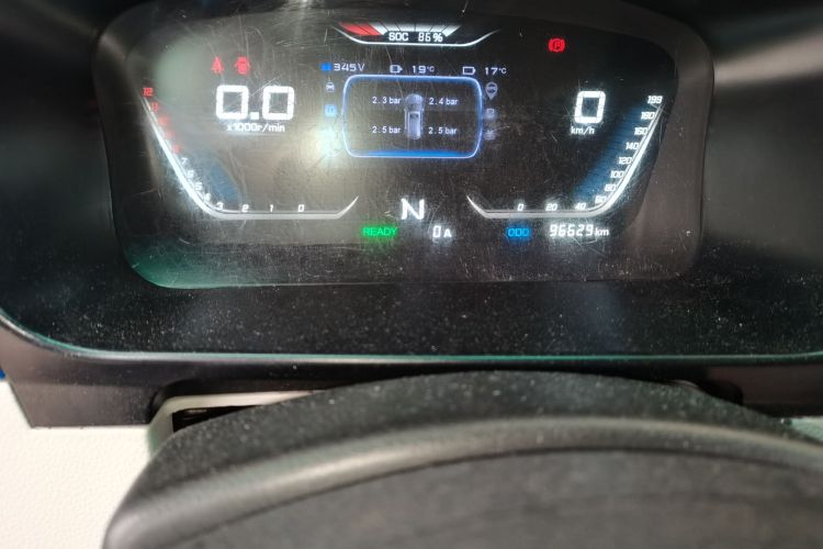 SRM鑫源 好运 2023款 标准型客车 6座中控内饰15