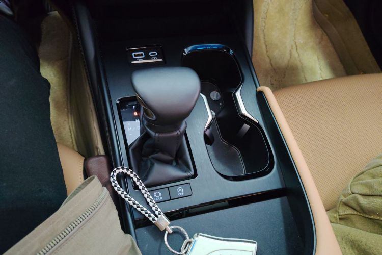 雷克萨斯ES 2023款 200 卓越版中控内饰18