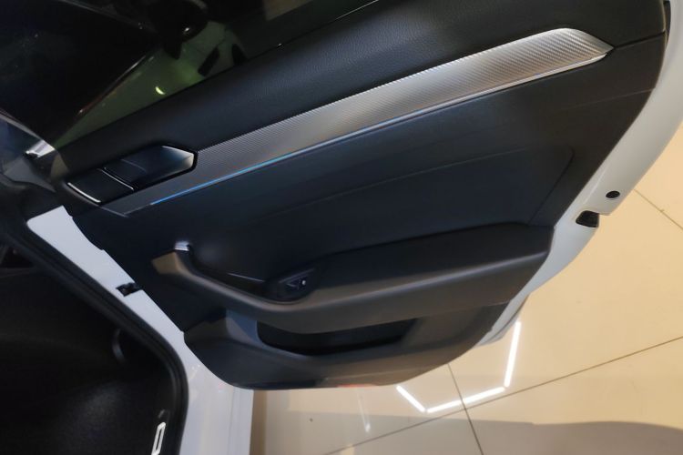 一汽-大众CC 2020款 330TSI 魅颜版 国VI中控内饰7006