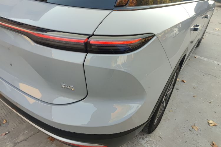 蔚来ES6 2024款 75kWh车身外观9