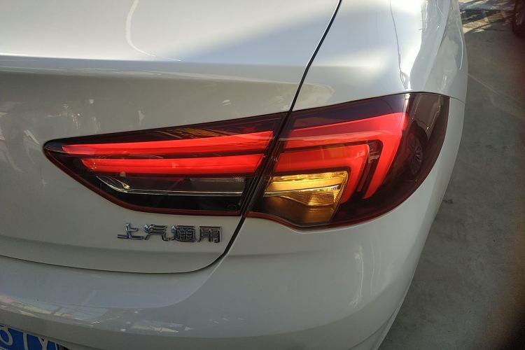 别克 君威 2019款 20T 精英型 国VI车身外观9