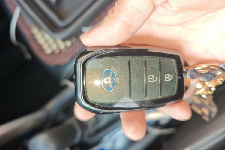 丰田 卡罗拉锐放 2023款 双擎 2.0L 精英版中控内饰11