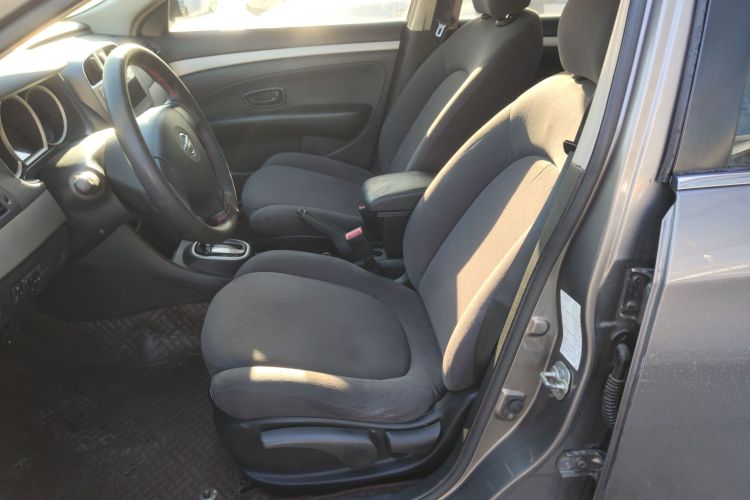 日产 轩逸 2018款 经典 1.6XE+ CVT领先版中控内饰19