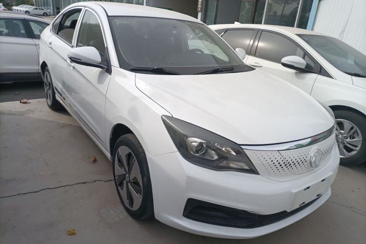 东风风神E70 2023款 500 智行版 磷酸铁锂 48.6kWh 110kW车身外观3