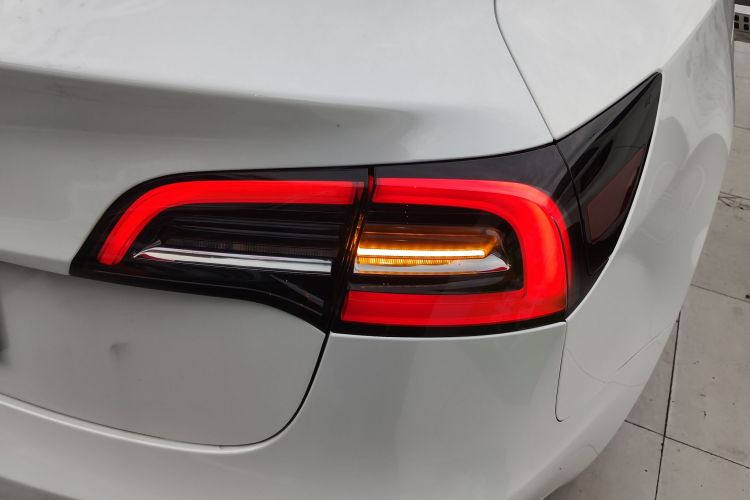 特斯拉 Model 3 2022款 后轮驱动版车身外观9