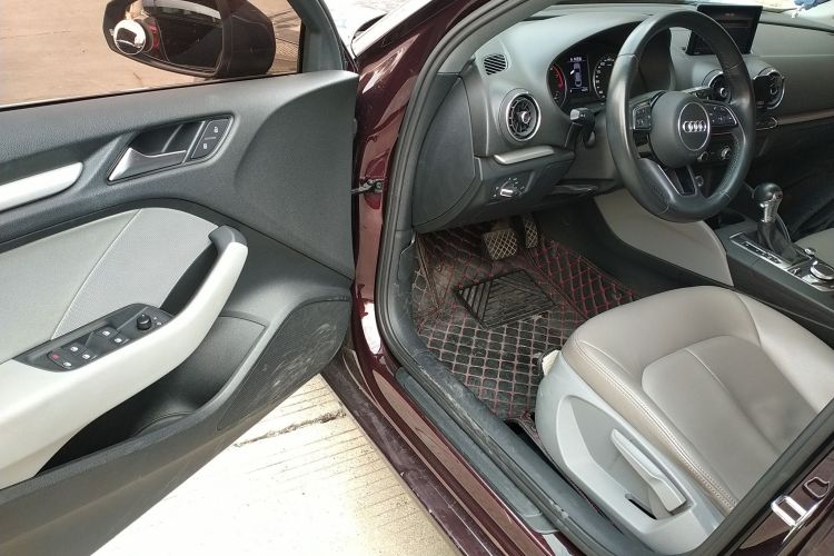 奥迪A3 2018款 30周年年型 Limousine 35 TFSI 进取型中控内饰20