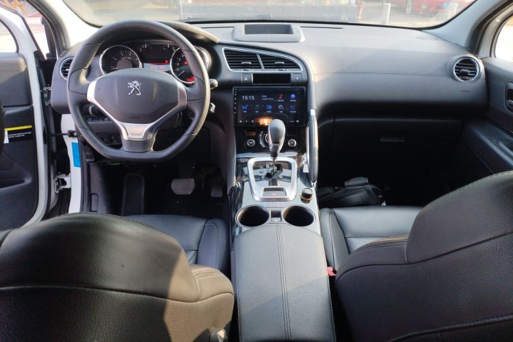 标致3008 2013款 2.0L 自动潮流版中控内饰7002