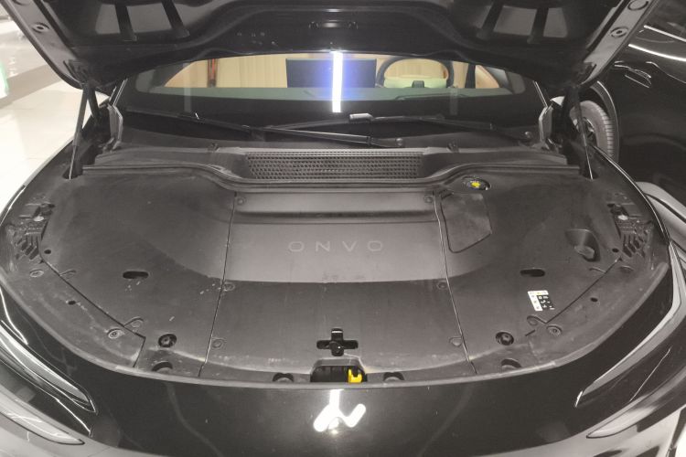 乐道L60 2024款 60kWh 四驱版机舱底盘24