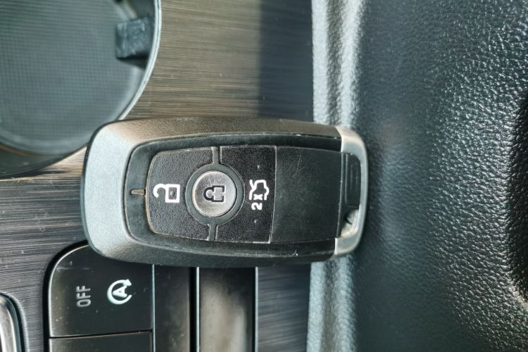 福特 福克斯 2021款 猎装版 EcoBoost 180 自动猎潮型中控内饰7001