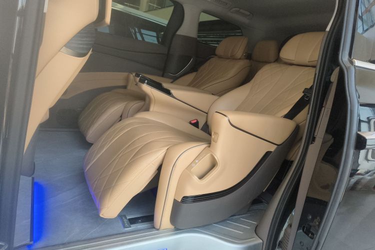 腾势D9 2022款 DM-i 970 四驱尊荣型中控内饰7004