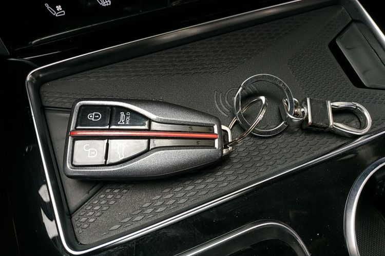 红旗HS7 2022款 2.0T DCT两驱智联旗畅版 五座中控内饰7001