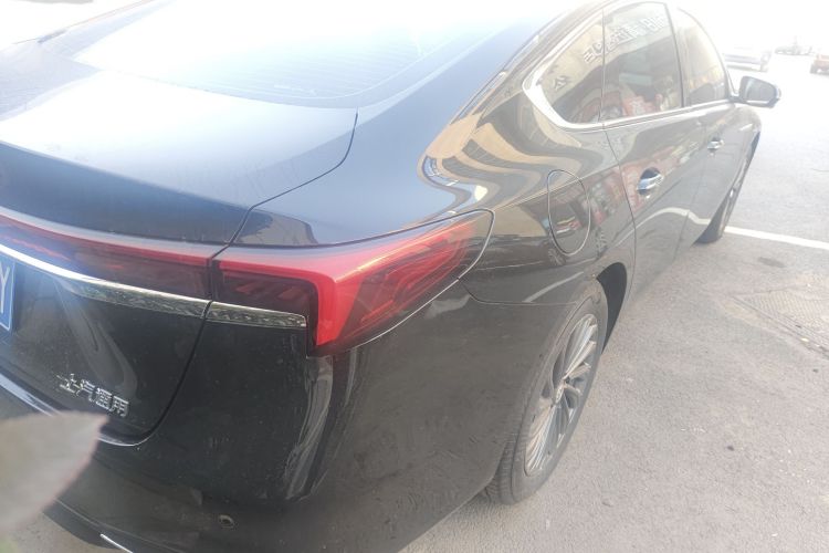 别克 君越 2025款 28T 白金版车身外观6006