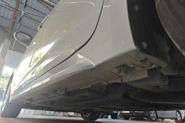 丰田 雷凌 2022款 双擎 1.8H E-CVT领先版局部细节9002