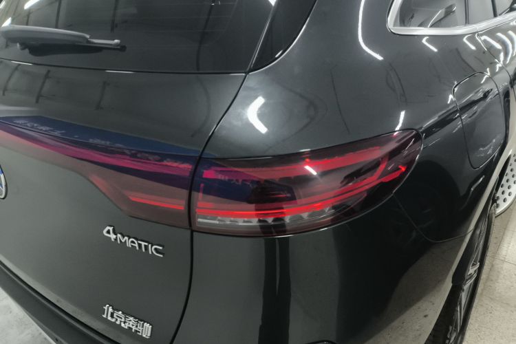 奔驰EQC 2022款 EQC 400 4MATIC车身外观9