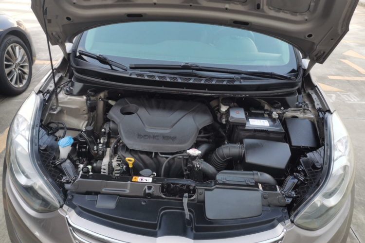 现代 朗动 2012款 1.6L 自动时尚型机舱底盘24