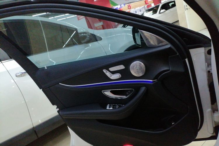 奔驰E级 2020款 改款 E 260 L 运动型中控内饰7007