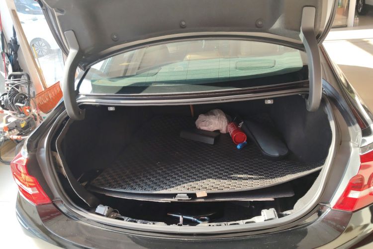 别克 君越 2016款 20T 豪华型机舱底盘23