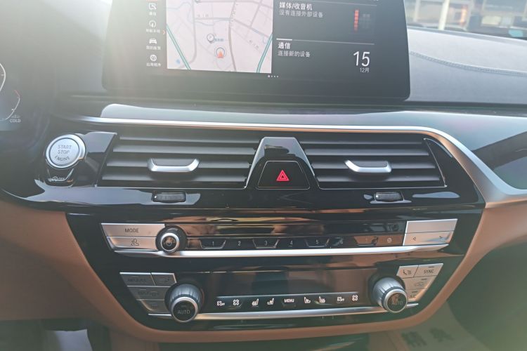 宝马5系 2020款 530Li 尊享型 M运动套装中控内饰16