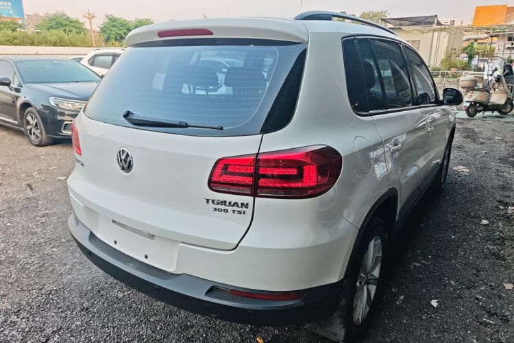 大众 途观 2016款 300TSI 自动两驱舒适版车身外观7