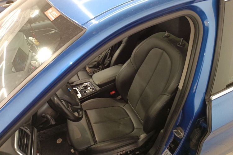 宝马1系 2018款 118i 运动型中控内饰19