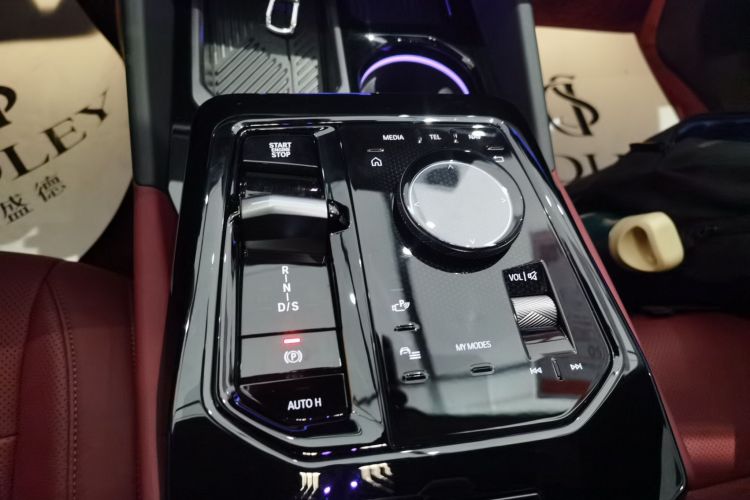 宝马5系 2025款 530Li 领先型 M运动套装中控内饰18