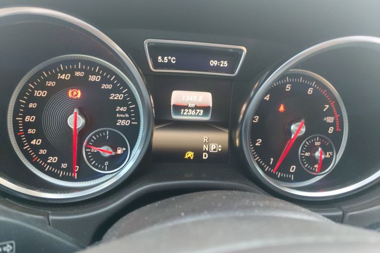 奔驰GLE 2016款 GLE 320 4MATIC 动感型中控内饰15