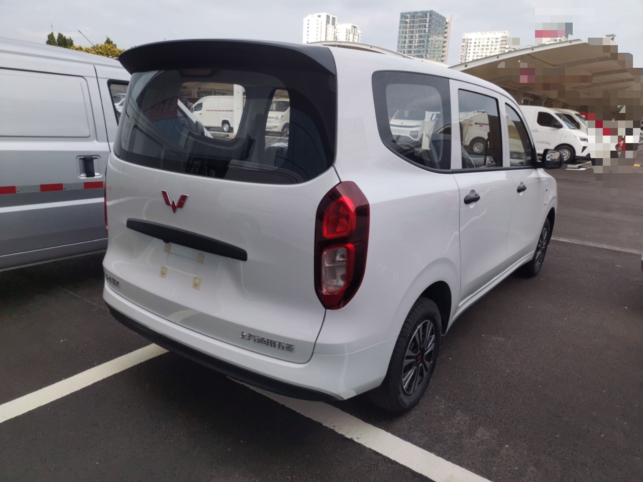 五菱汽车 五菱宏光新能源 2024款 纯电版 300KM 标准型