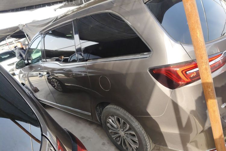 别克GL8 2020款 陆上公务舱 652T 豪华型福祉版车身外观4