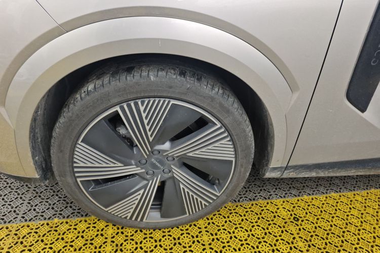 领克08 EM-P 2023款 120km 长续航Halo车身外观6007