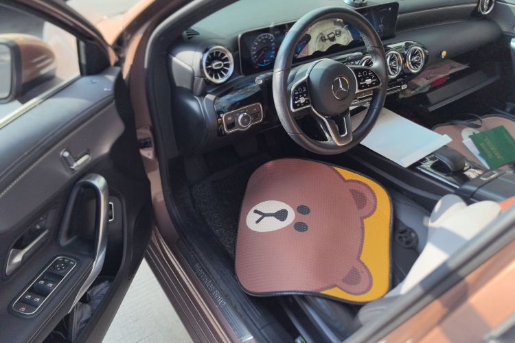 奔驰A级 2019款 改款 A 200 L中控内饰7003