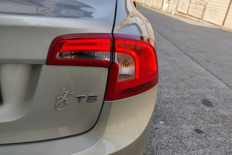 沃尔沃S60 2019款 S60L 改款 T5 智进进阶版车身外观9